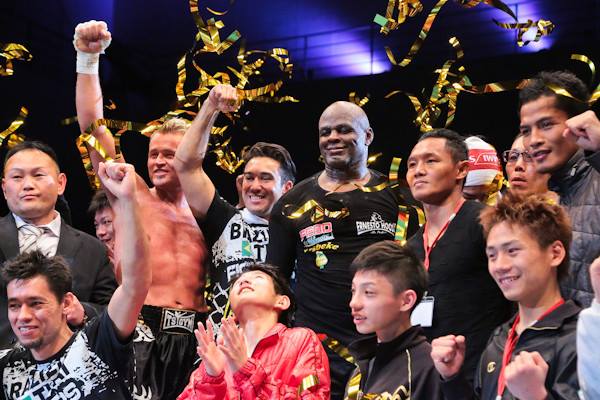 Photo of the Day: Ernesto Hoost Victorious in Japan